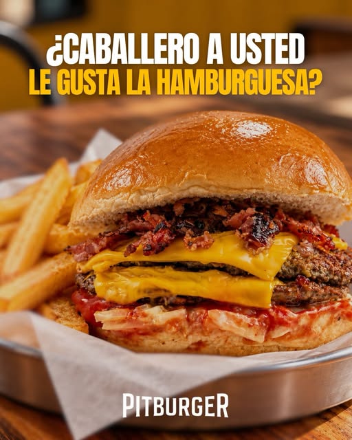 Hamburguesa doble de cuarto con cheddar derretido y papas